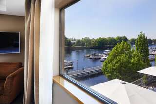 Отель Radisson Blu Hotel, Athlone Атлон Стандартный номер с видом на реку-1